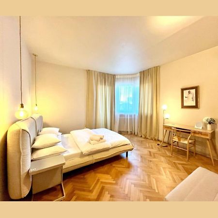 City Center Unirii Square Private Rooms With City View - Shared Amenities Букурещ Екстериор снимка